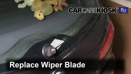 Rear Windshield Wiper Blade Change: 2007 Alfa Romeo 147 T.Spark